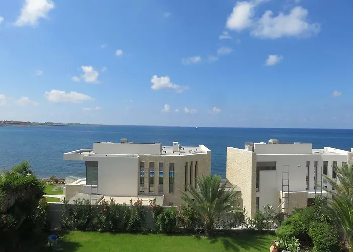 Victoria * Paphos